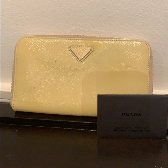 Prada Handbags - 💛Prada 💛Saffiano Vernice wallet💛
